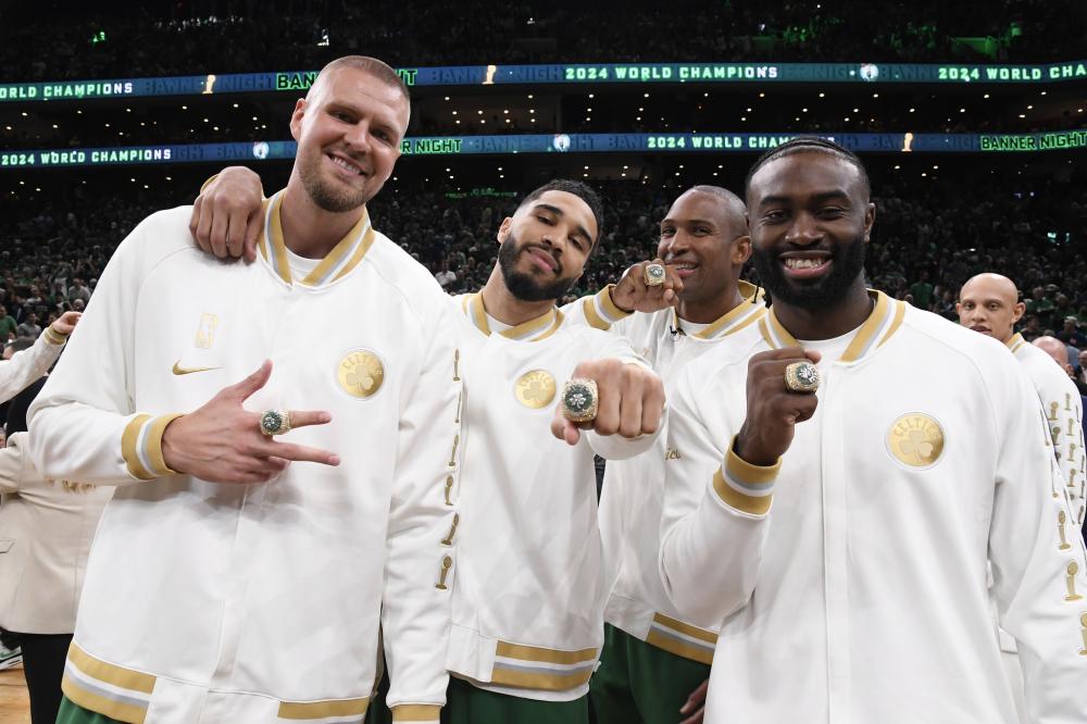 坚持认为 坚持认为