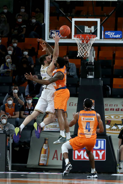 中的精准策 中的精准策